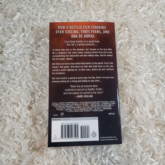 The Gray Man softcover book by Mark Greaney, Brand new, A Netflix Film - Picture 2 of 3